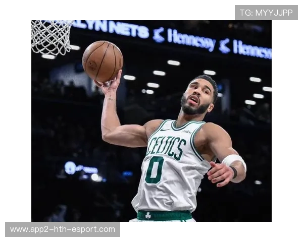 塔图姆突破急停中投命中，波士顿关键回合稳住